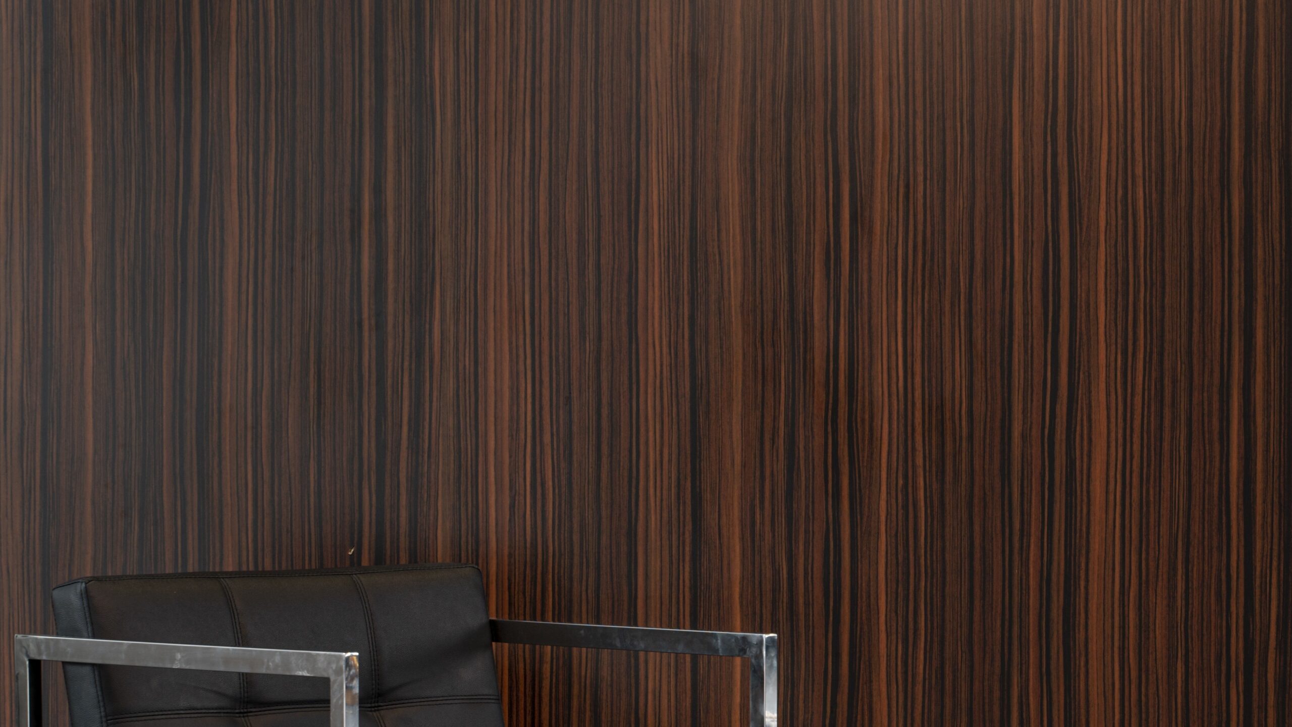 empty-modern-room-with-furniture